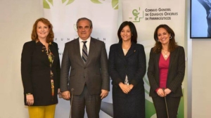 Responsables del Consejo General de Colegios Farmacéuticos y la Fundación Luzón.
