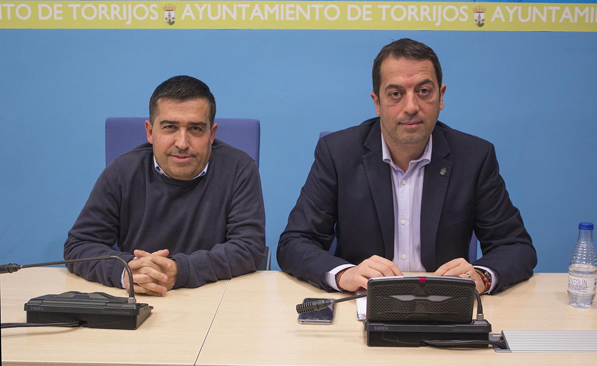 Anastasio Arevalillo (derecha), con el concejal de Deportes, Félix Bandera