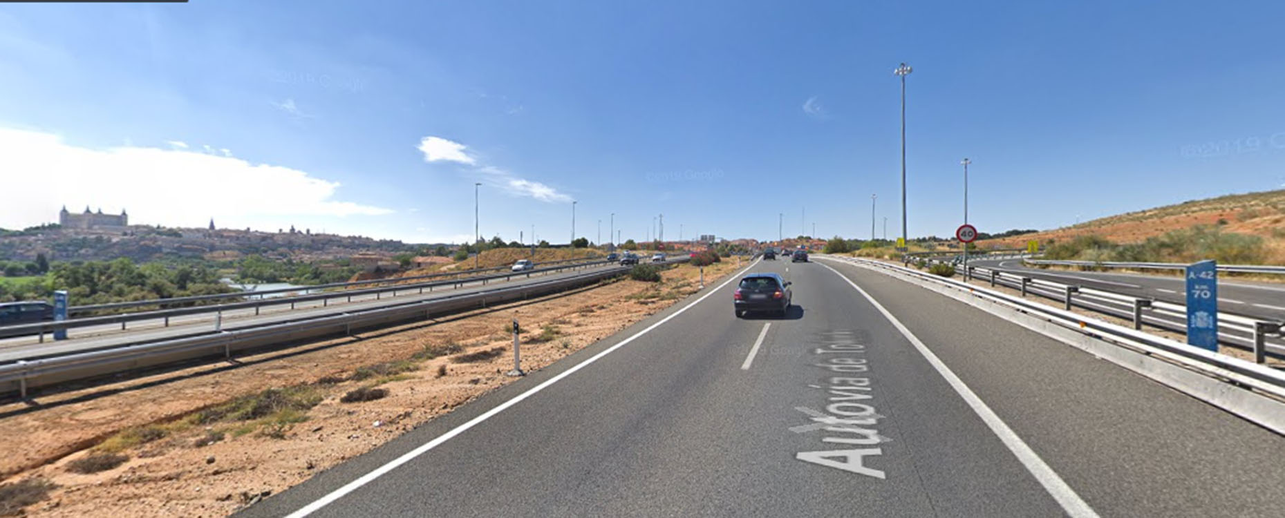 El accidente se ha producido en el kilómetro 70 de la autovía A-42, justo antes de que la carretera se divida en cuatro carriles: dos en dirección Ávila y otros dos en dirección a Madrid.