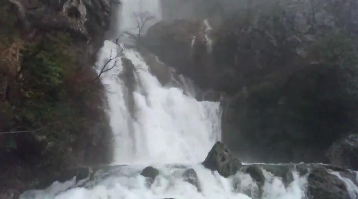 Reventón de "los Chorros" del río Mundo, en Riópar (Albacete)