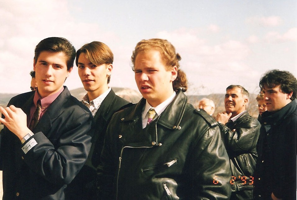 Alberto Rojo, el primero por la izquierda, con sus amigos en el años 1993.