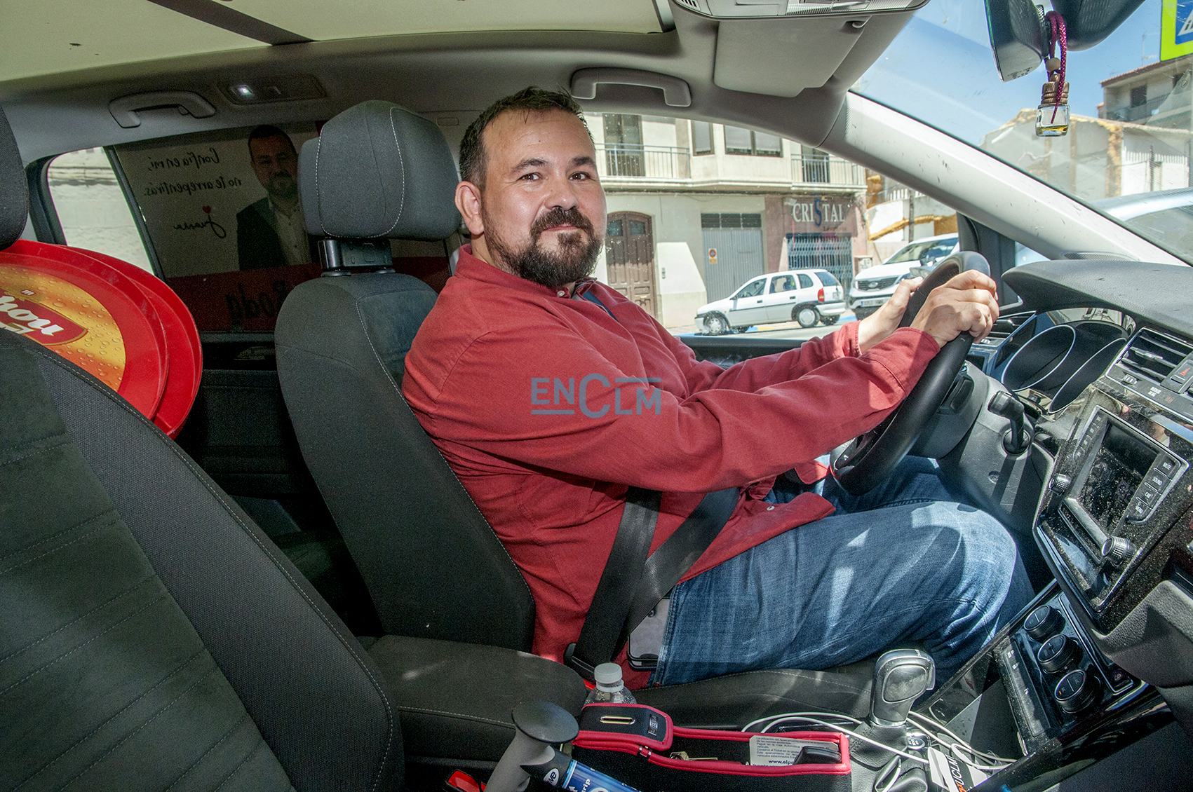 Juan Ramón Amores, durante la campaña electoral de mayo de 2019, días antes de salir elegido alcalde de La Roda (Albacete).