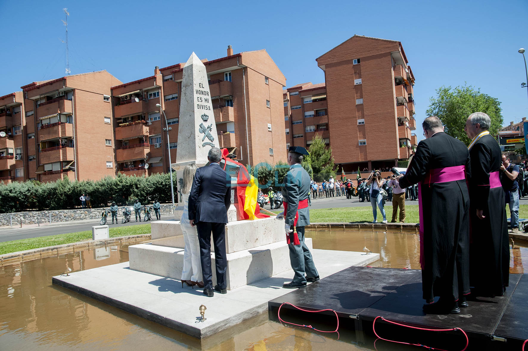 El monolito dedicado a la Guardia Civil en la plaza en Toledo que lleva su nombre.