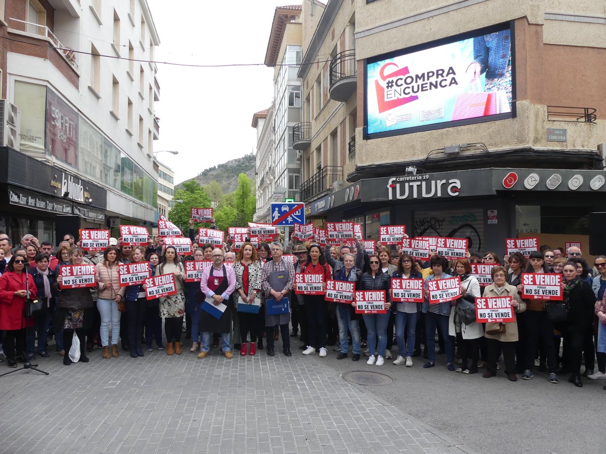Los comerciantes de Cuenca protestando en Carretería.