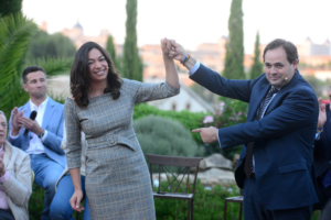 Claudia Alonso, junto a Paco Núñez.