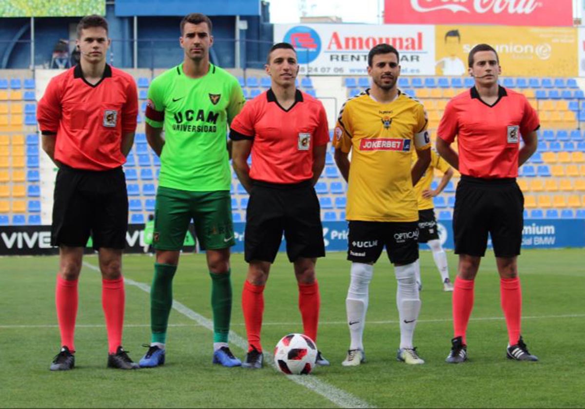 Antes del inicio del partido entre UCAM Murcia y Talavera