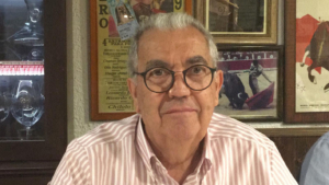 Bienvenido Muñoz, propietario de la bodega que elabora el vino blanco Blas Muñoz.