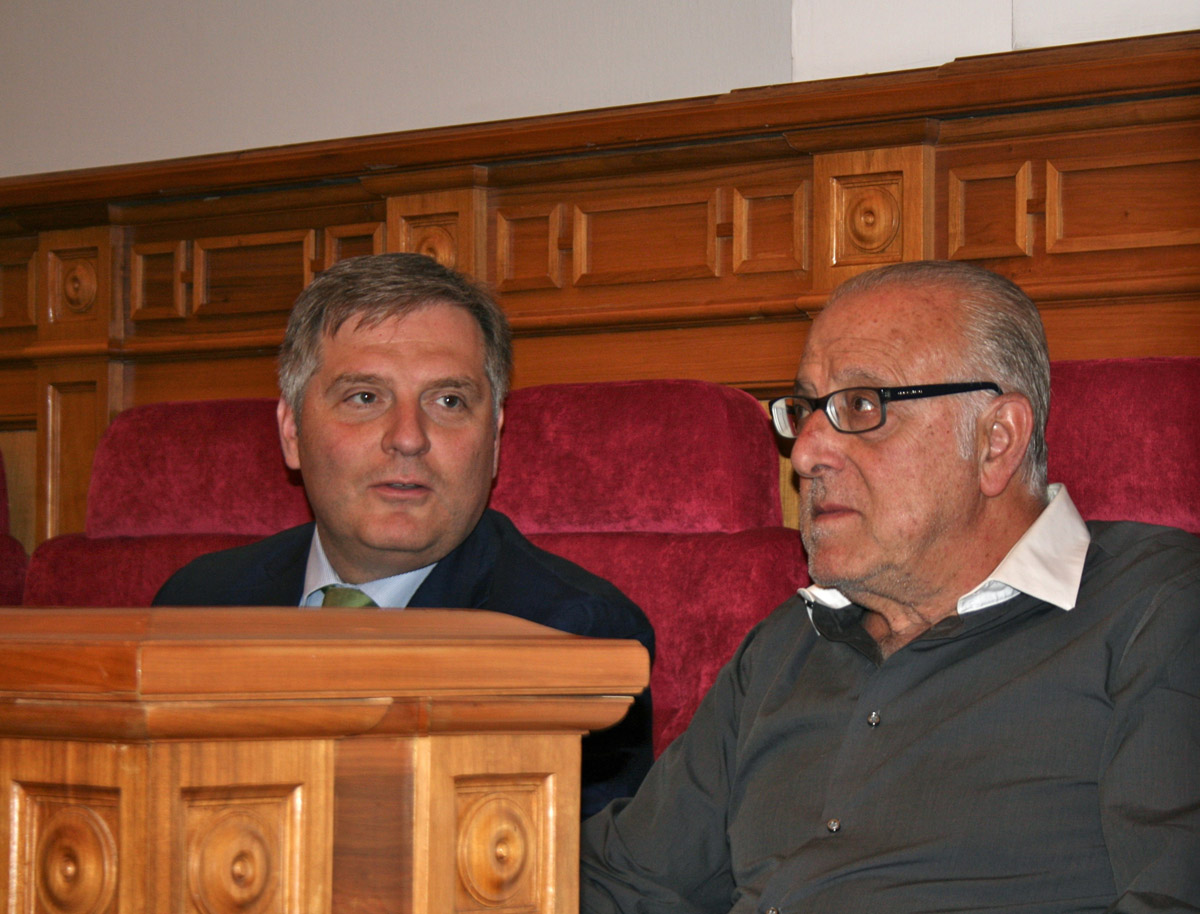 Francisco Cañizares junto a su padre en las Cortes de CLM.