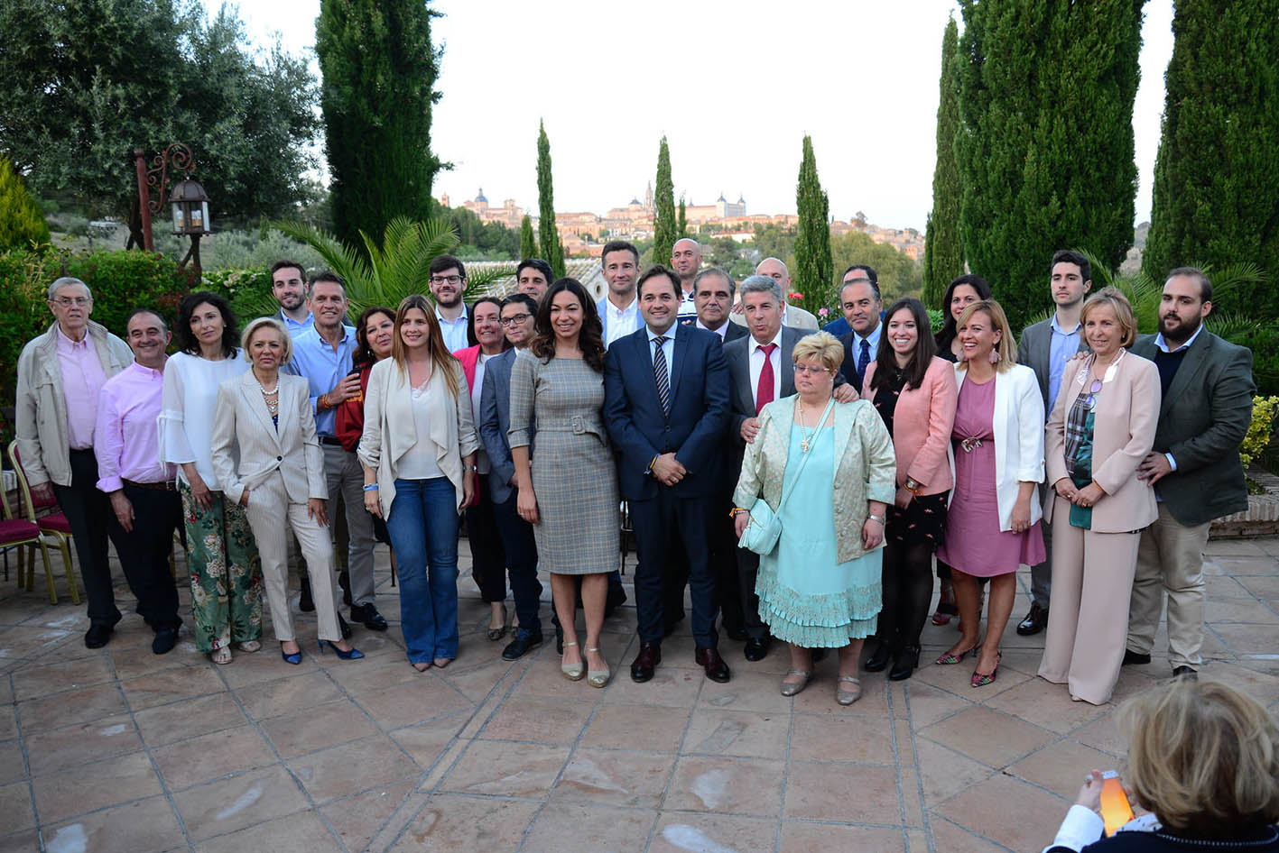 Claudia Alonso, con los componentes de su candidatura a la Alcaldía de Toledo.