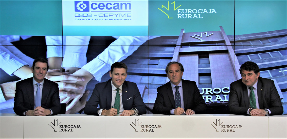 Firma del convenio entre Eurocaja Rural y Cecam.