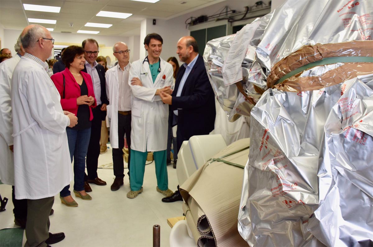 José Luis Martínez Guijarro, anunciando una sala de hemodinámica en el Hospital Virgen de la Luz