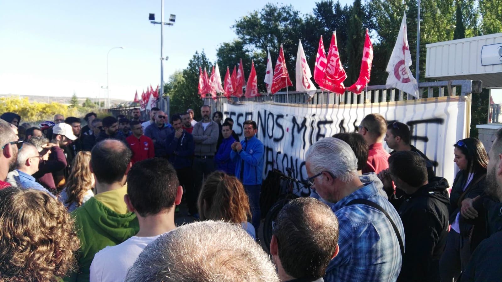 La última concentración de los trabajadores de ICSA, esta madrugada.