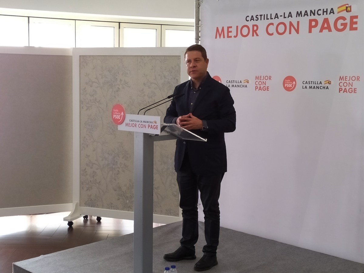 Podemos Emiliano García-Page durante un acto electoral con empresarios de Tomelloso.