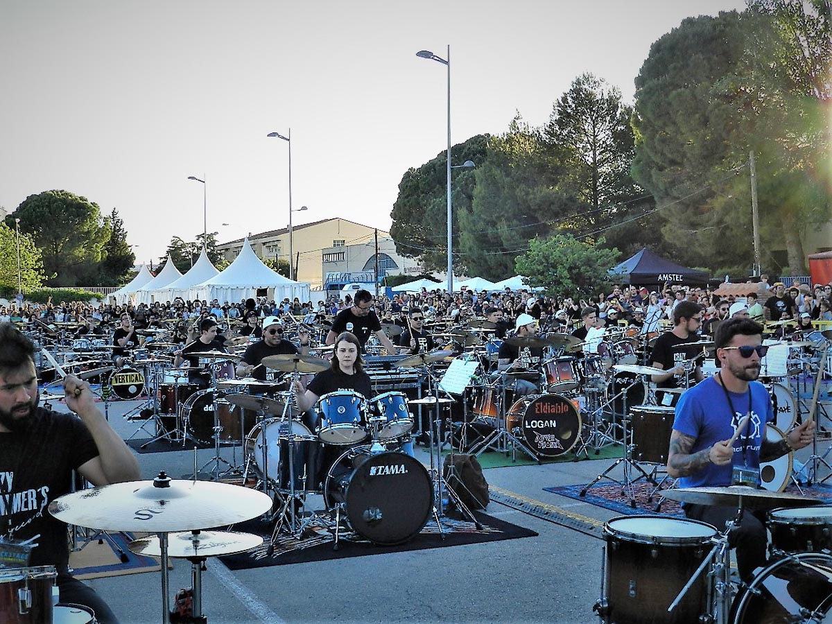 Quintanar logró reunir 121 bateristas.