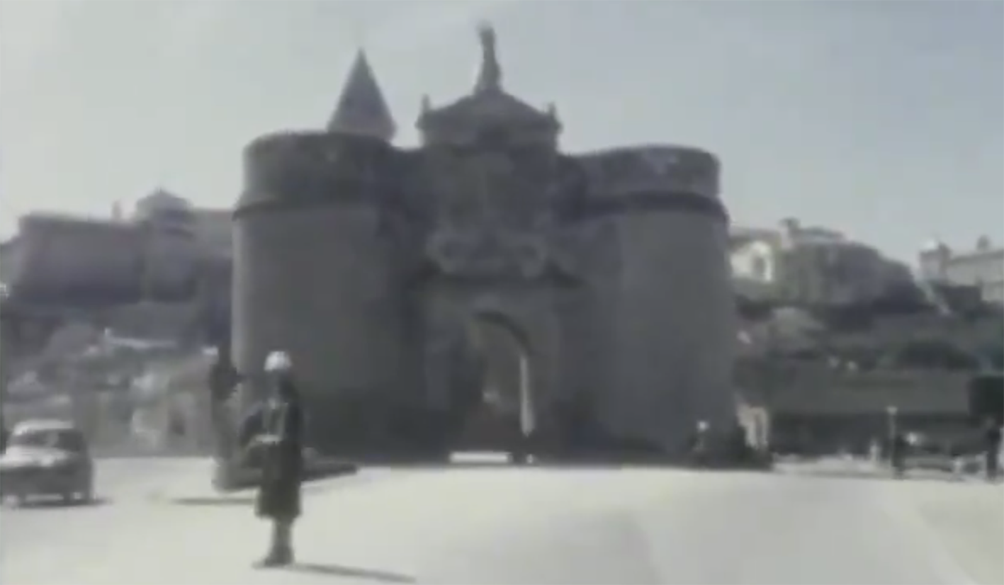 toledo La Puerta de Bisagra en un fotograma de 1965.