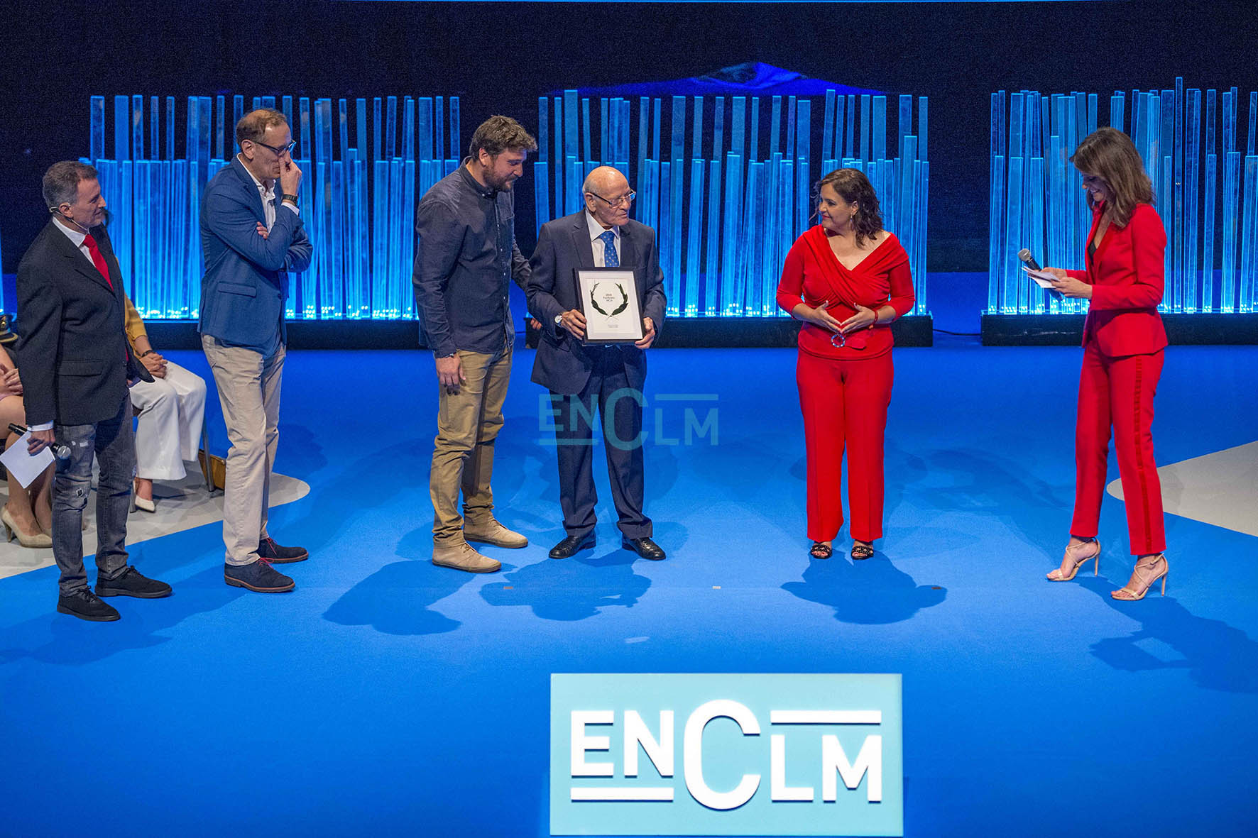 Cipriano González, en el momento de recoger uno de los premios Excelente 2019 otorgado por ENCLM.