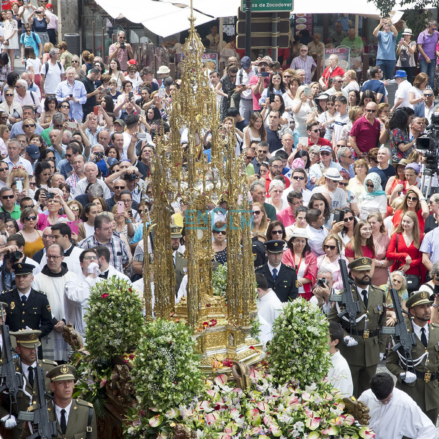 El Corpus siempre es fiel a su cita en junio. Nunca falla. Una vez más, la Custodia de Arfe salió por las calles de Toledo. Miles de personas no se lo quisieron perder.