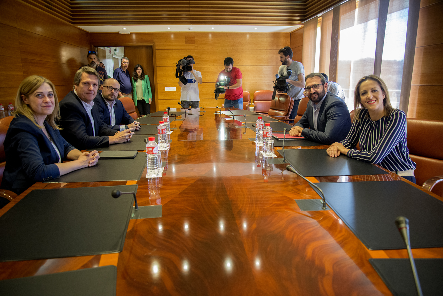 Imagen de la reunión en la que se ha terminado de sellar el pacto entre PSOE y Ciudadanos en una veintena de municipios de Castilla-La Mancha.