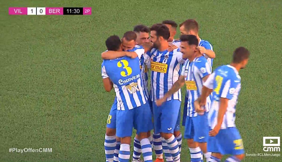 Los jugadores del Villarrubia, festejando el segundo gol