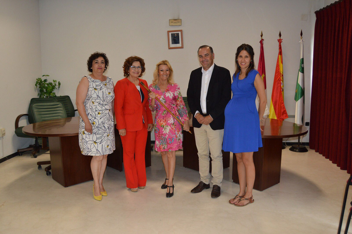 Visita de José Julián Gregorio y Carmen Riolobos a la alcaldesa de Villamuelas.