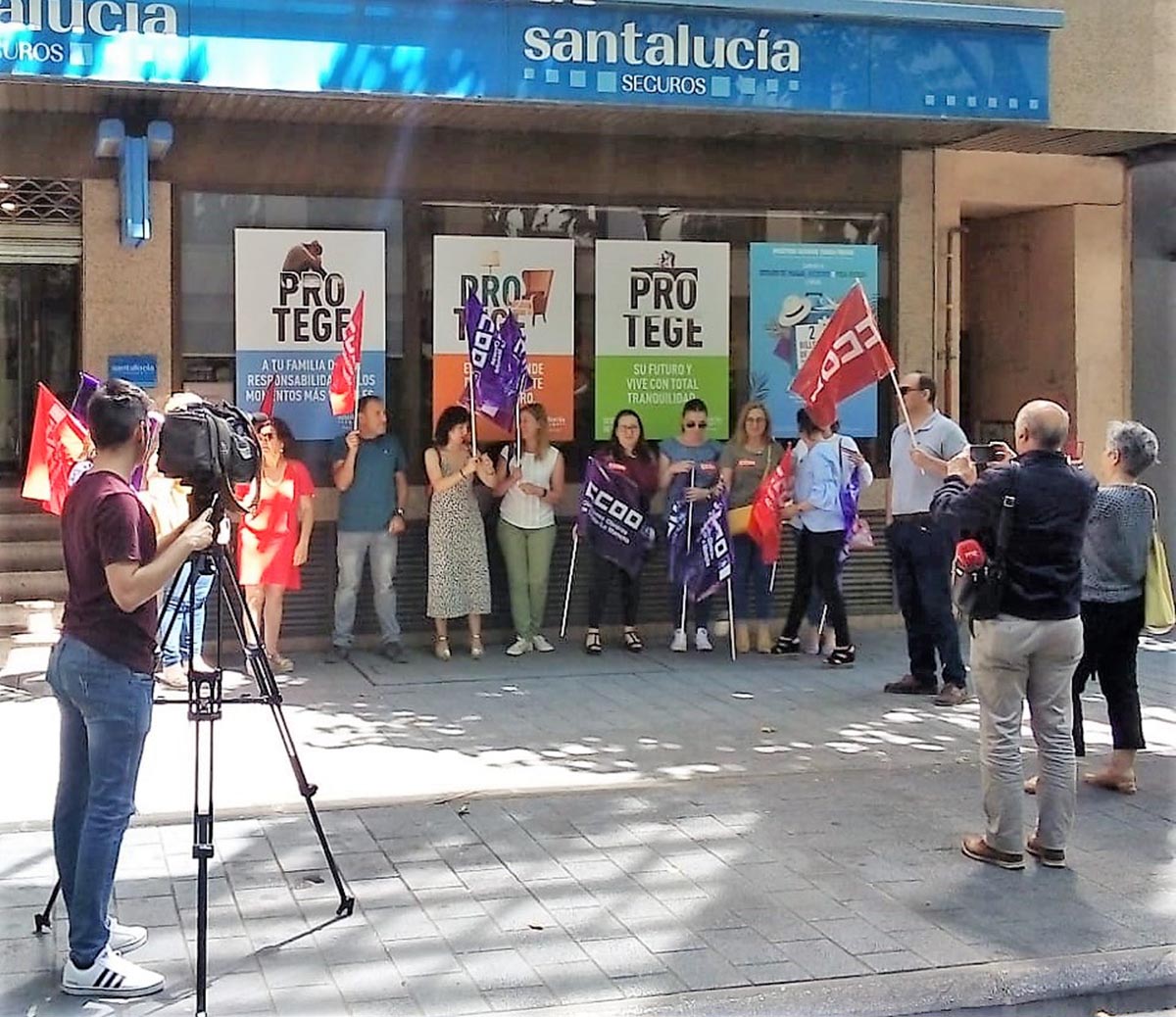 Huelga de las 15 trabajadoras de Accept@-Santalucía en CLM