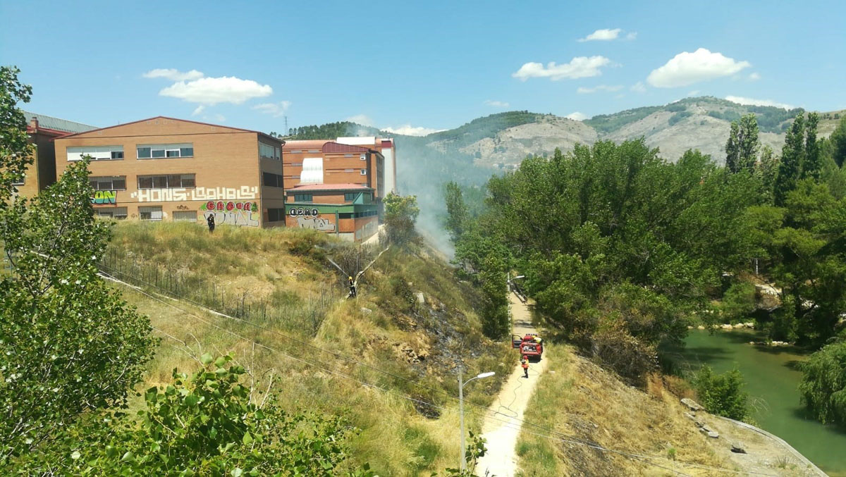 Incendio en la ladera del Júcar, en Cuenca.