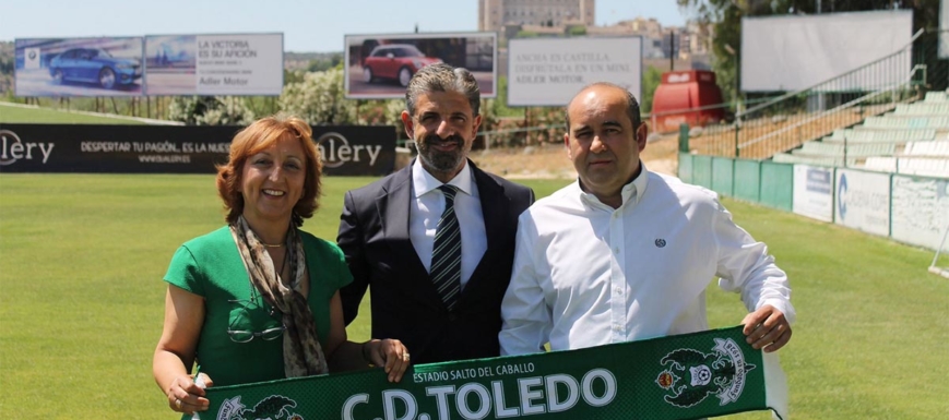 Juan Juárez (centro), con Sagrario Gutiérrez: el Toledo tendrá equipo femenino