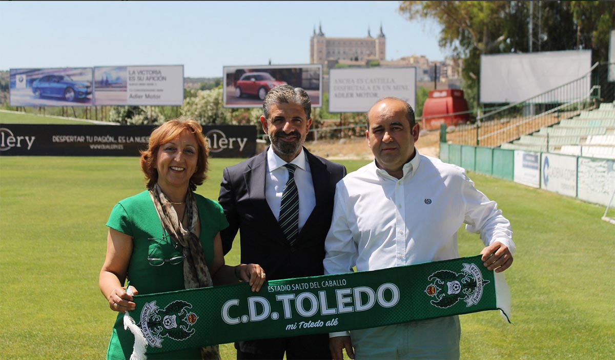 Juan Juárez (centro), con Sagrario Gutiérrez: el Toledo tendrá equipo femenino