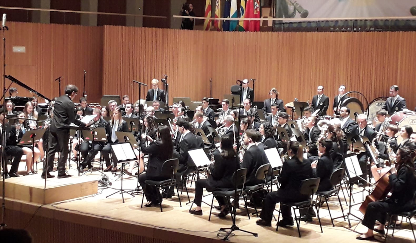 La Banda de Música Manuel de Falla, de Illescas, en plena representación.