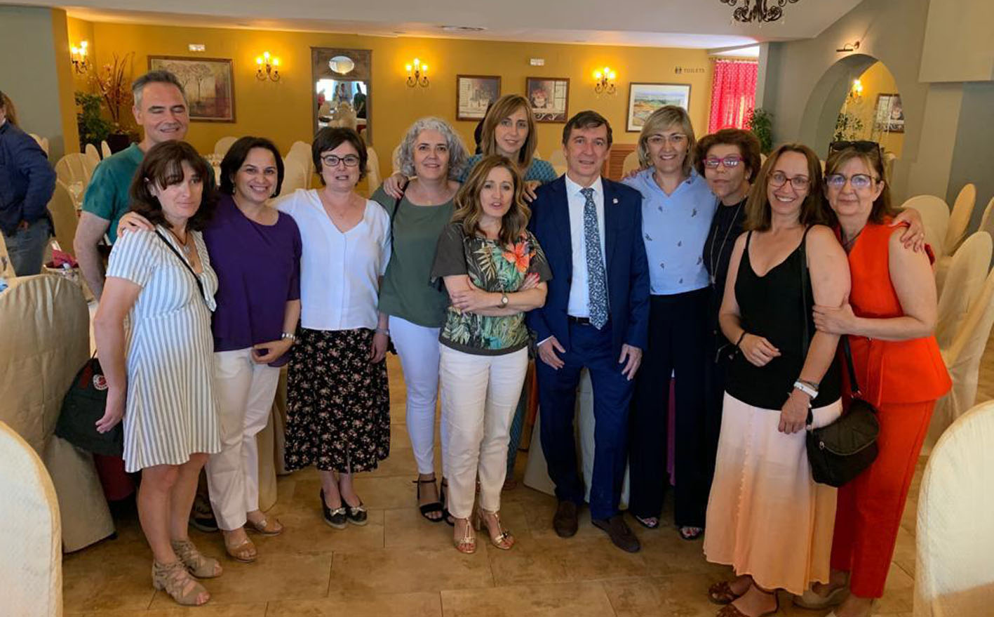 Juan Ramón Brigidano, en el centro de la imagen, con compañeras del Juzgado de Toledo.