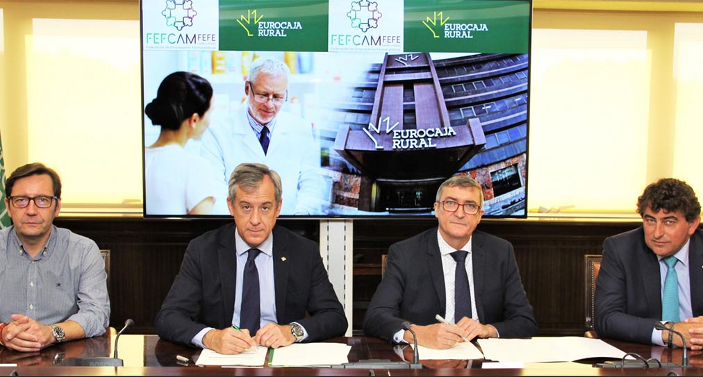 Acto de la firma del convenio entre Eurocaja Rural y los empresarios farmacéuticos