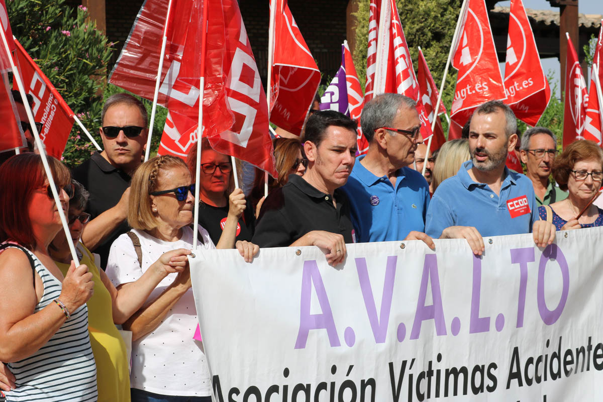 Concentración celebrada hoy ante la sede de Fedeto.