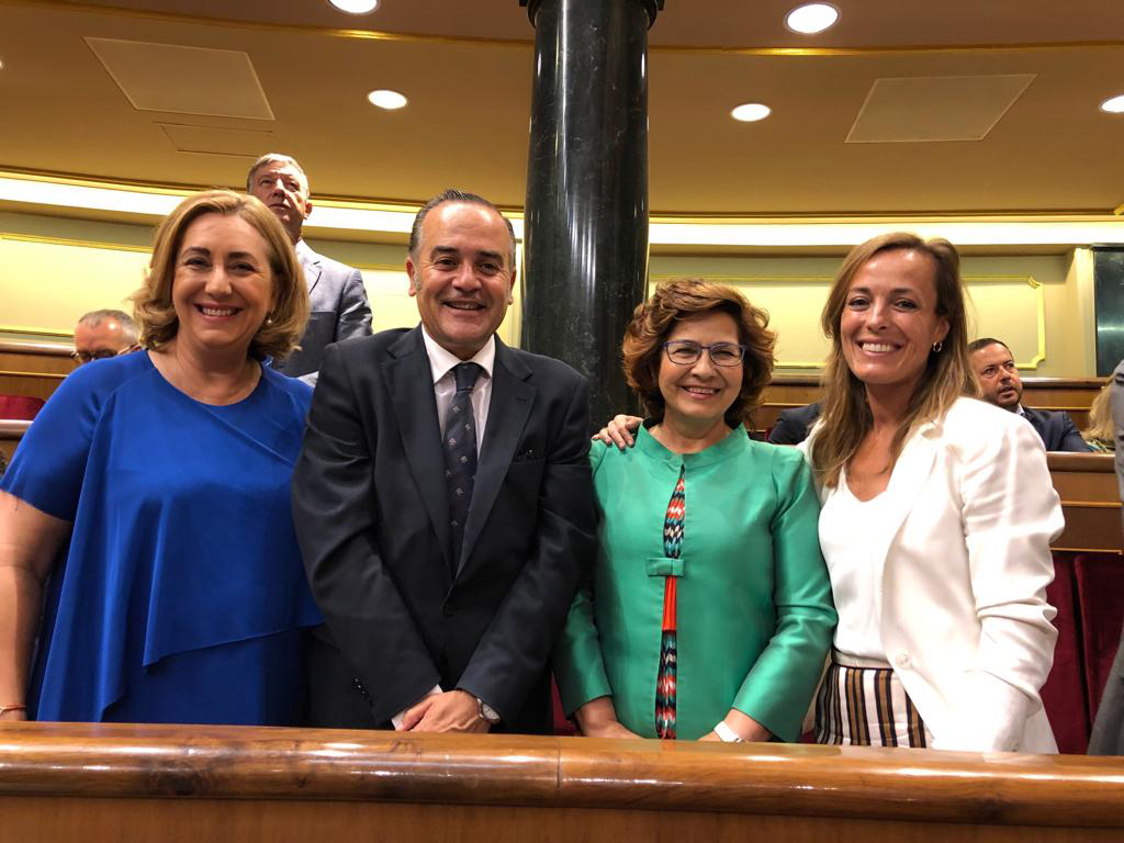 José Julián Gregorio y Carmen Riolobos en el Congreso de los Diputados.