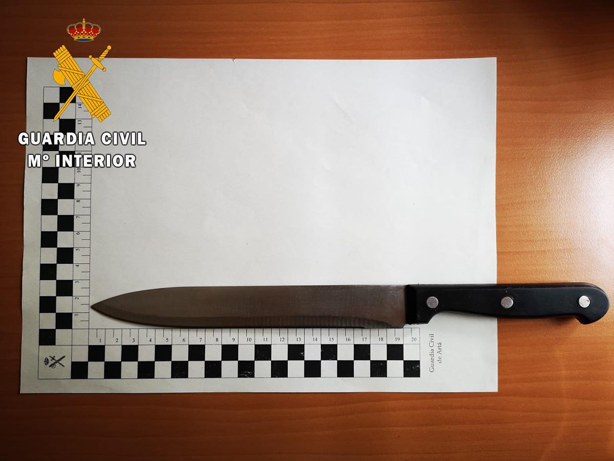 Este es el gran cuchillo con que un padre amenazaba con matar a su hija en Madridejos