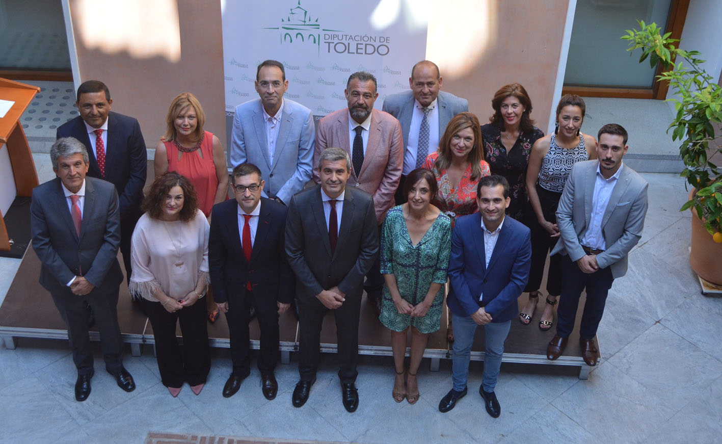 Álvaro Gutiérrez, en el centro de la imagen, con el equipo de Gobierno de la Diputación de Toledo.