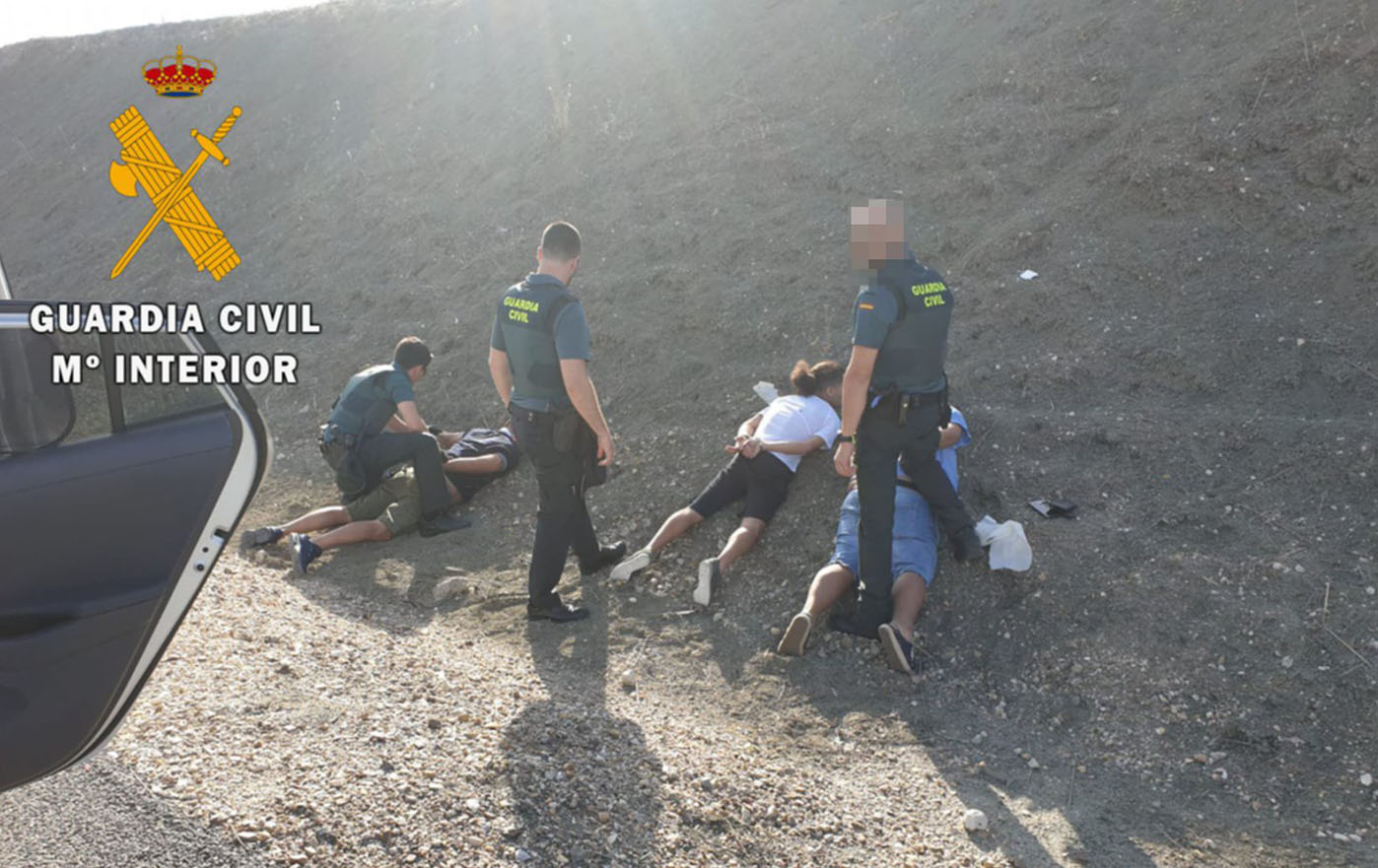 Momento en el que los cuatro miembros del grupo criminal fueron detenidos por la Guardia Civil.