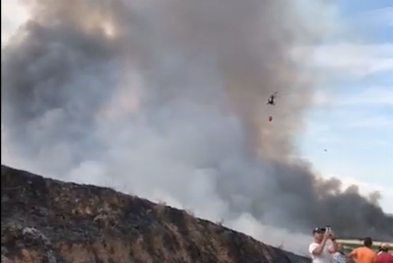 Imagen de la tarde del domingo en el incendio forestal de Castejón.