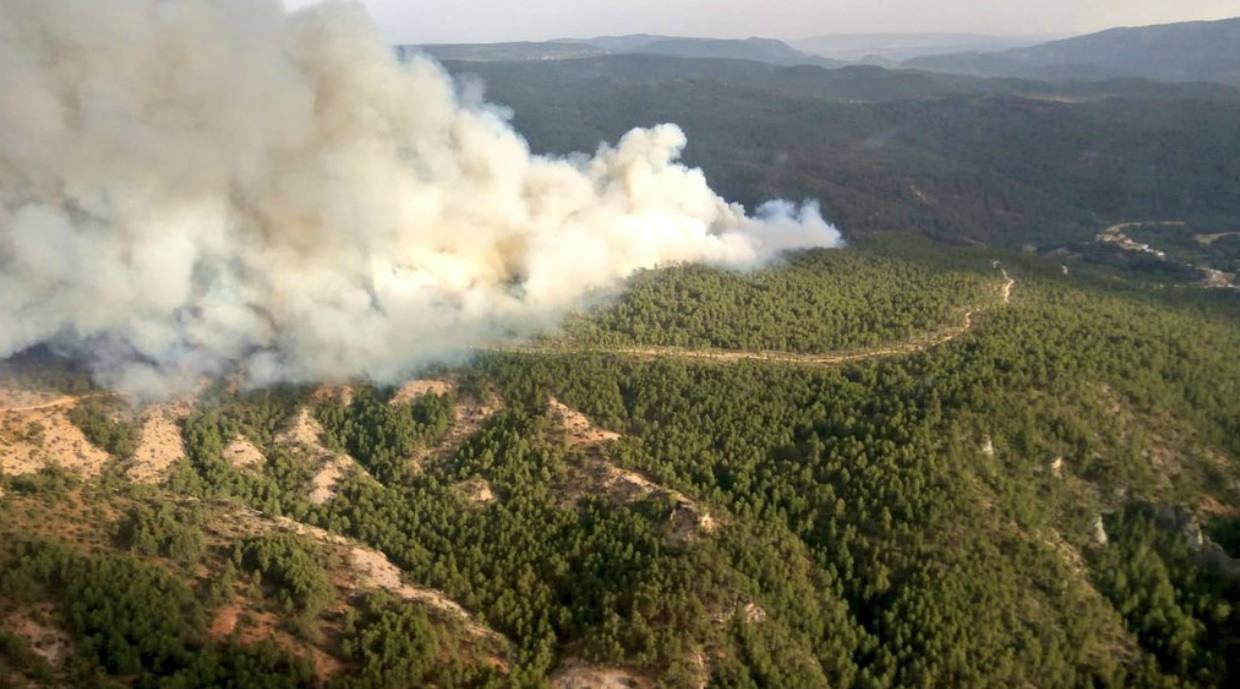 Fotografía del incendio que afecta a la Serranía de Cuenca. Foto: @AT_Brif