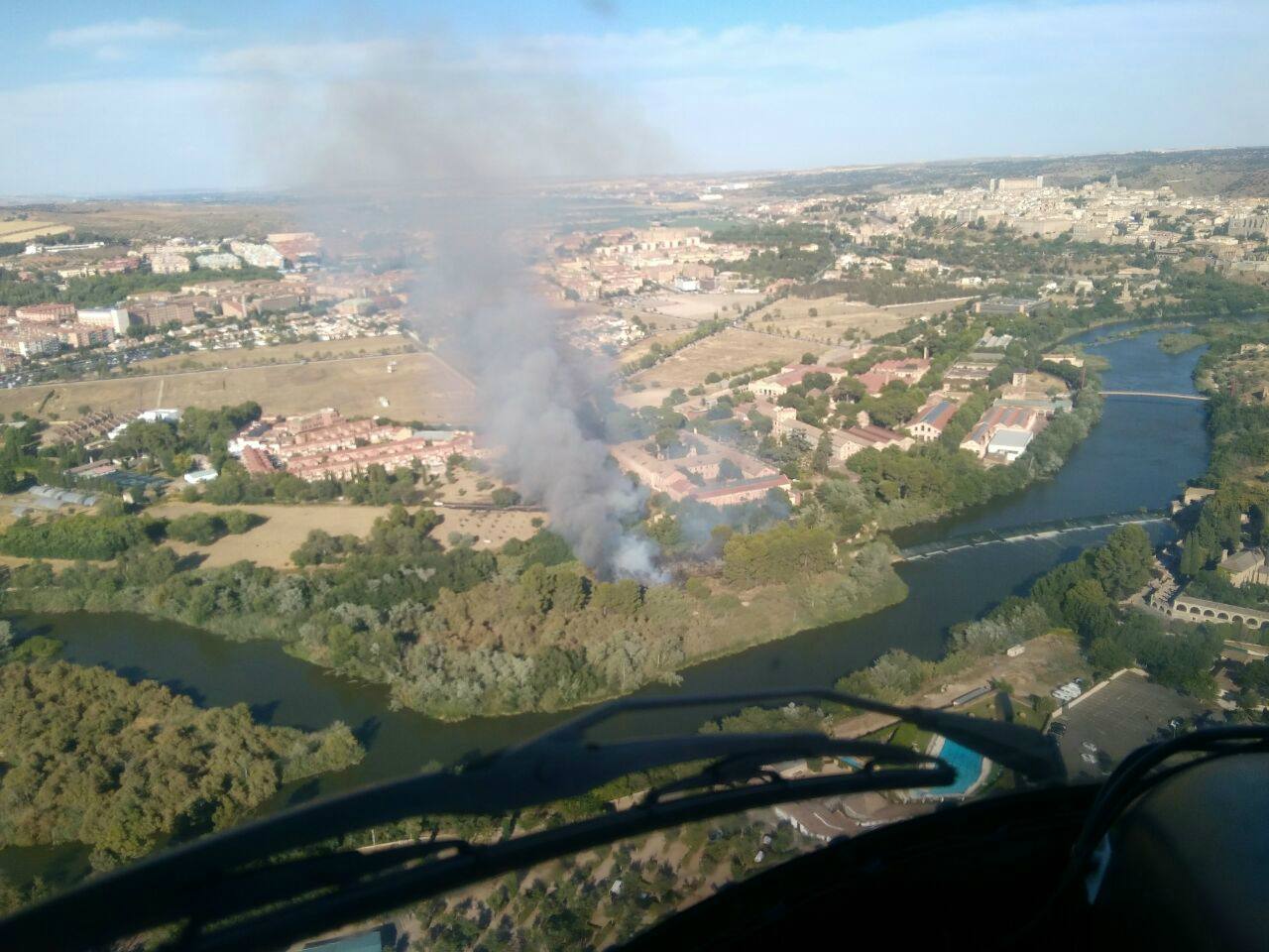 El incendio se ha originado sobre las seis y media de la tarde.