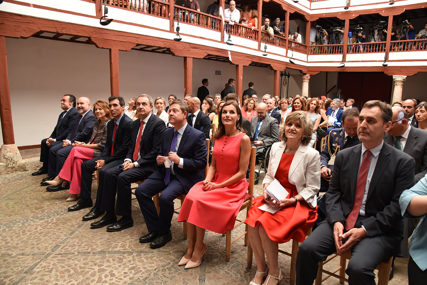 La reina Letizia, Page y otras autoridades, en el Corral de Comedias de Almagro.