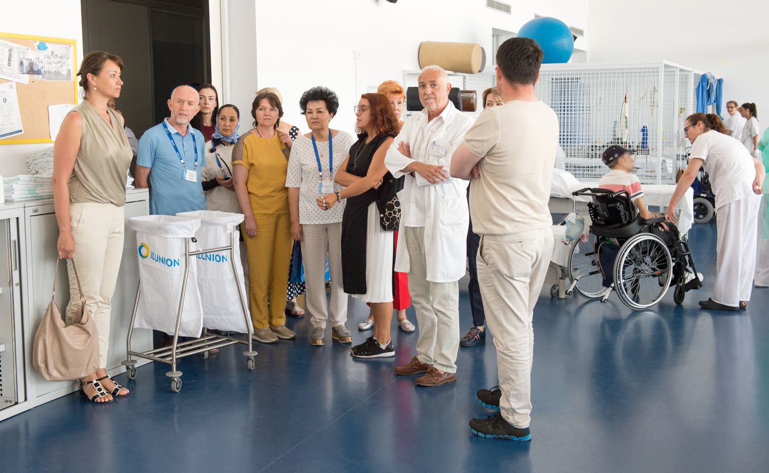 sanidad Sanitarios rusos visitando el Hospital Nacional de Parapléjicos.