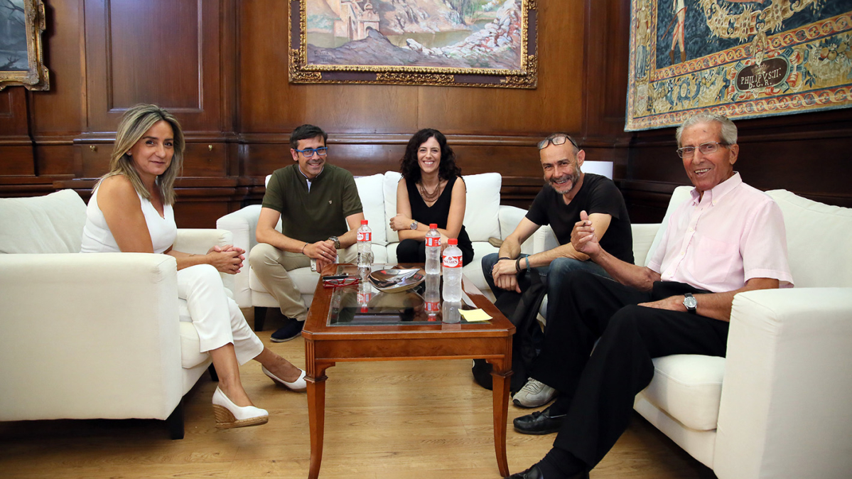 Tolón, Butragueño, De la Cruz, Molina y Bahamontes, en la reunión que han mantenido en el Ayuntamiento de Toledo.