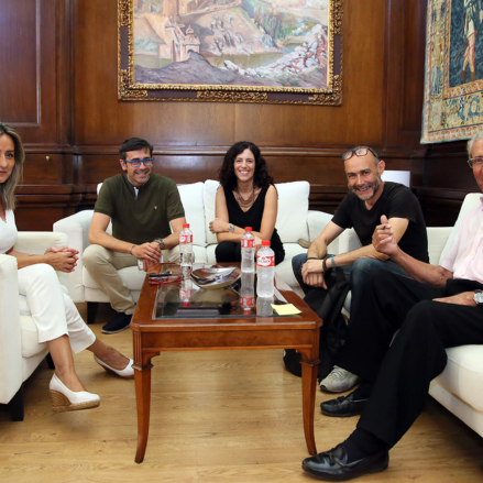 Tolón, Butragueño, De la Cruz, Molina y Bahamontes, en la reunión que han mantenido en el Ayuntamiento de Toledo.