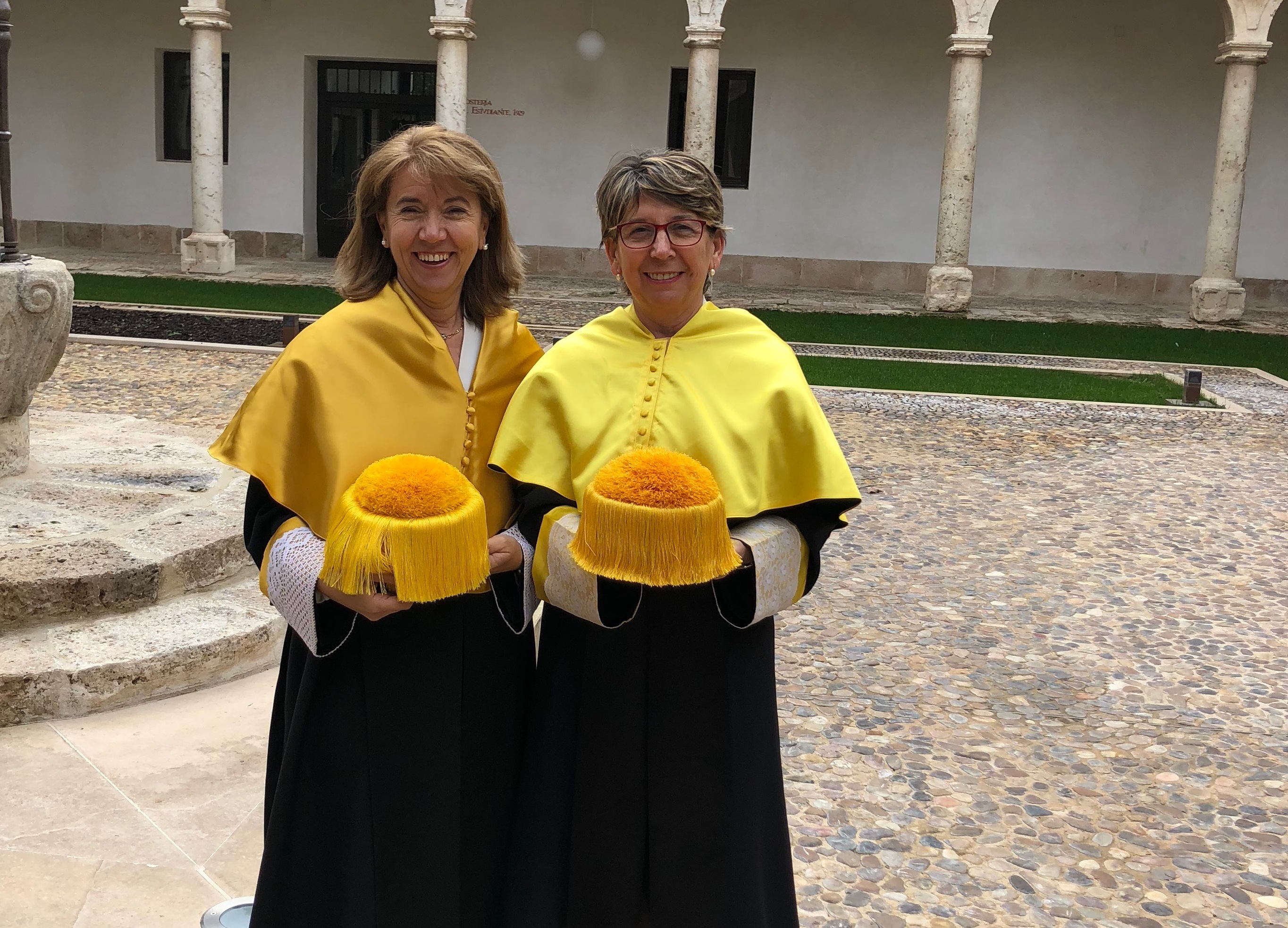 Esther de la Viuda a la derecha de la imagen.