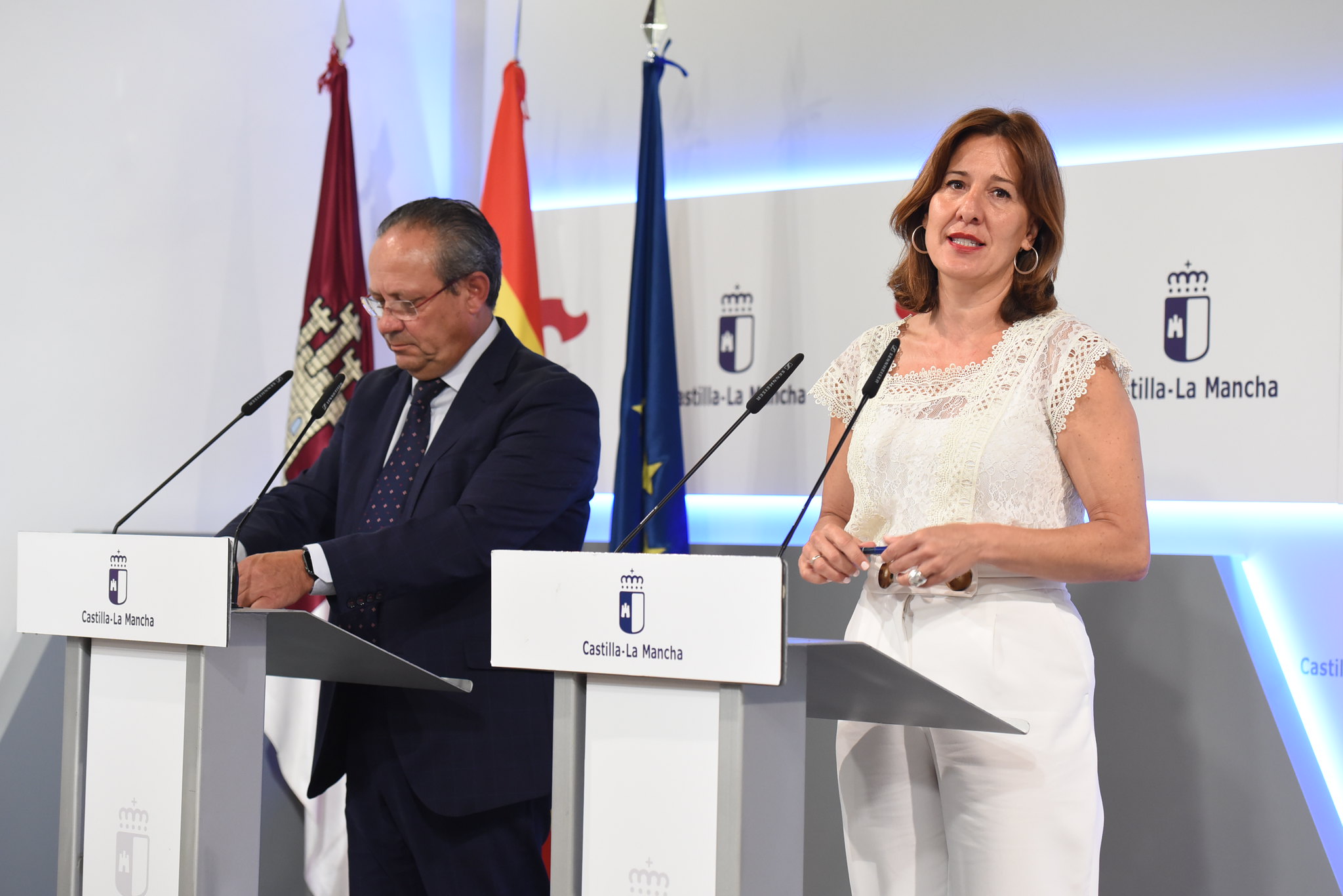 La consejera de Igualdad y portavoz del Gobierno regional, Blanca Fernández, y el consejero de Hacienda y Administraciones Públicas, Juan Alfonso Ruiz Molina.