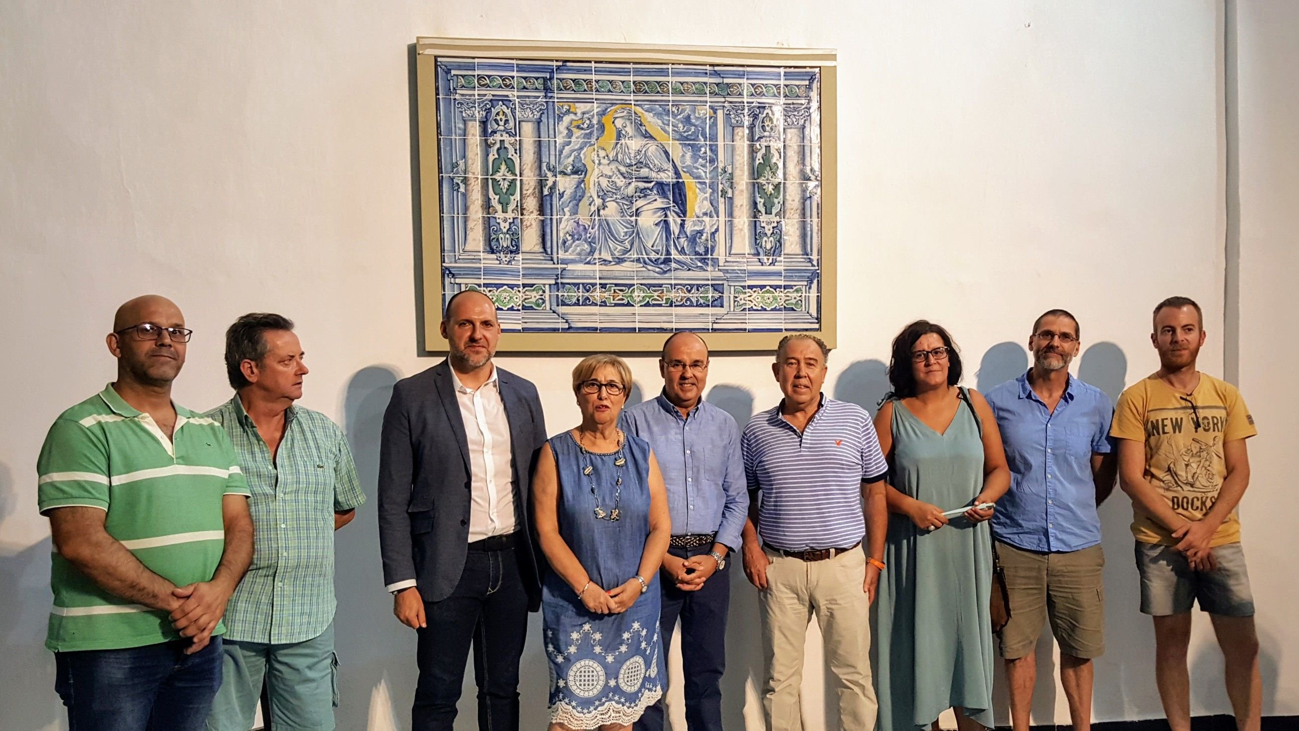 El panel cerámico de Jan Floris ya vuelve a lucir en la ermita de la Virgen de Peñitas.