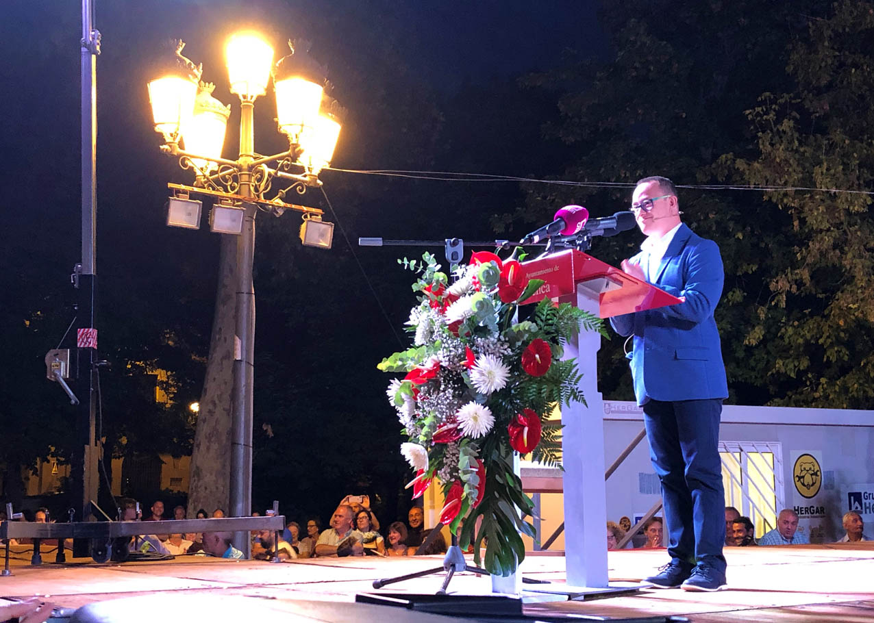 cuenca Carlos Martínez dando el pregón de las Ferias y Fiestas de San Julián 2019.