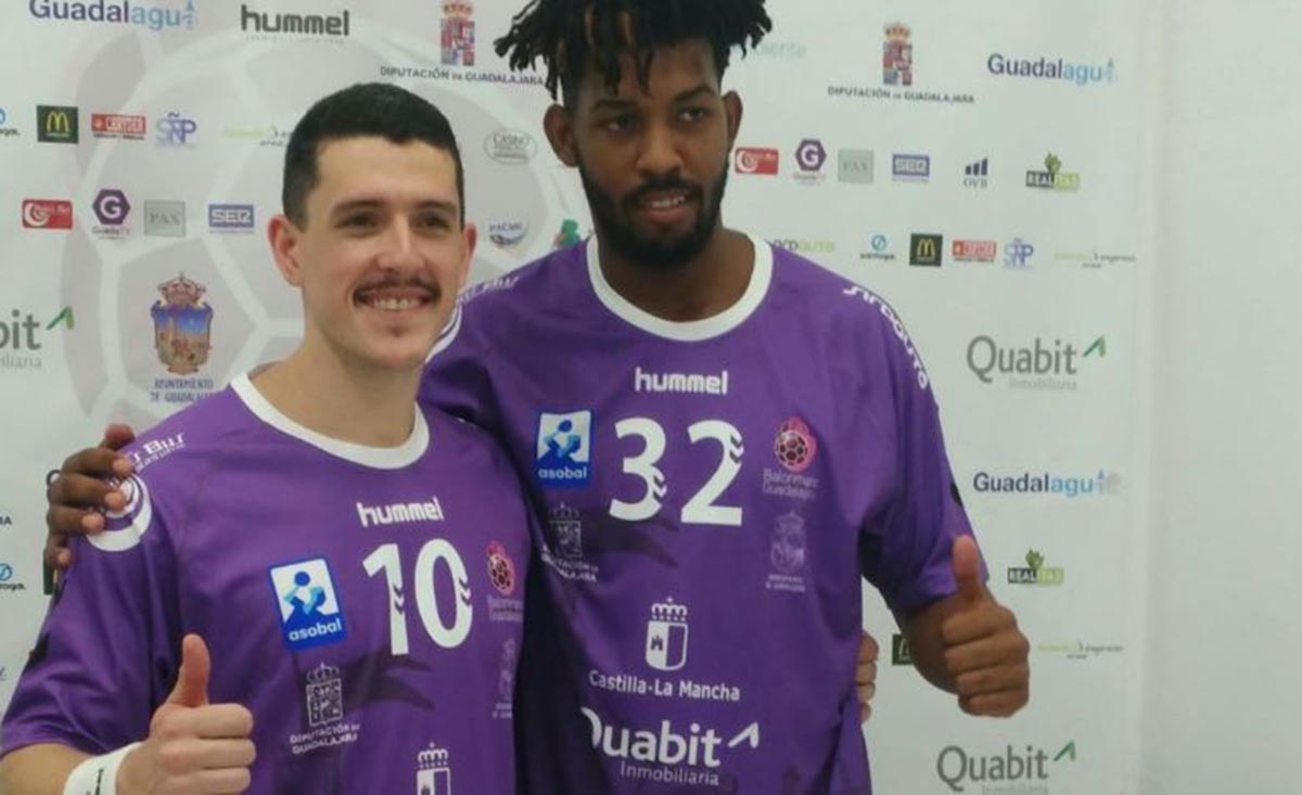 Arthur Pereira (izquierda) y Dariel García, presentados como jugadores del Quabit Guadalajara