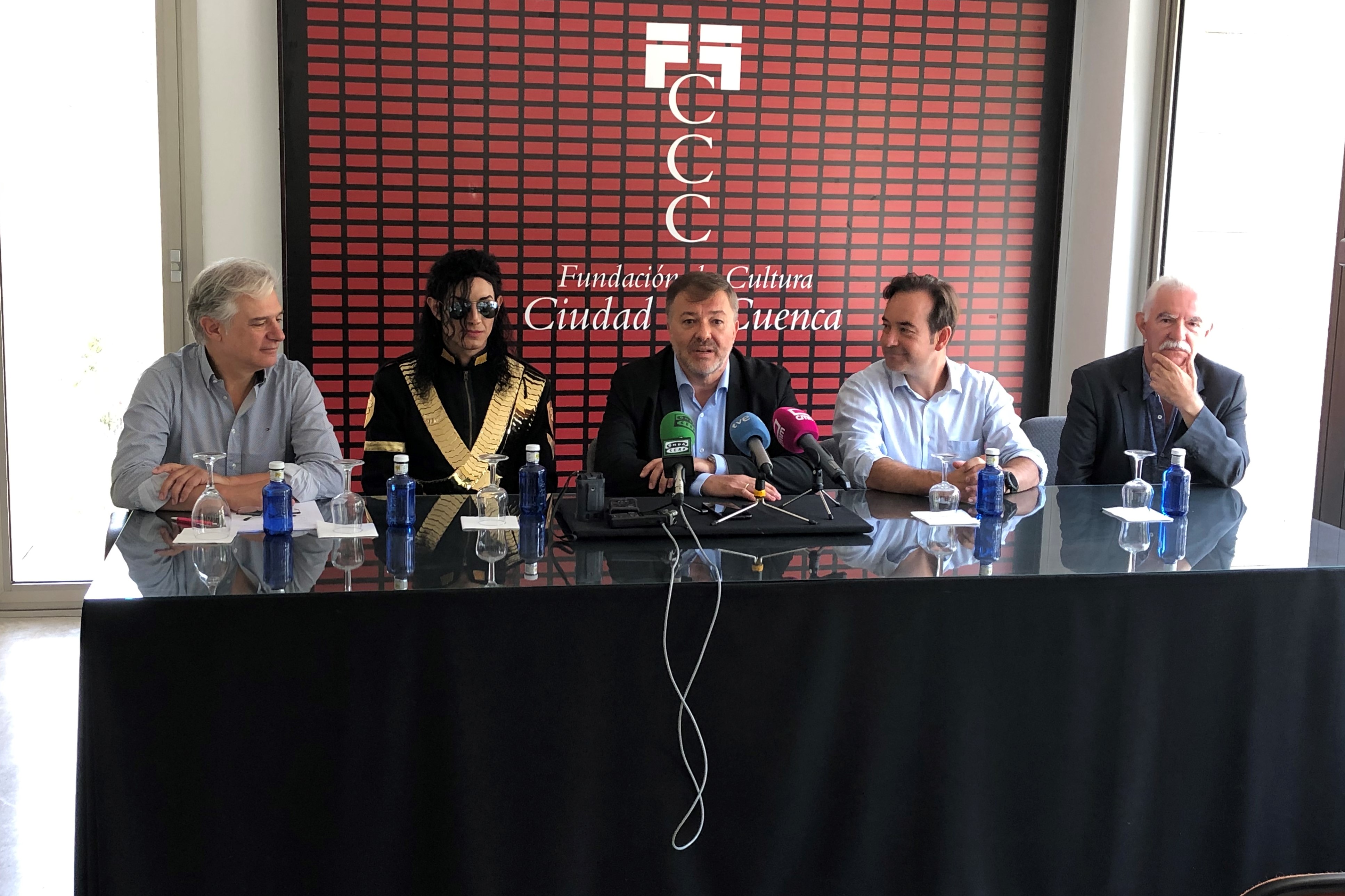 Presentación de espectaculo "Michael Jackson. I want U back", con la presencia de Dario Dolz, alcalde de Cuenca.