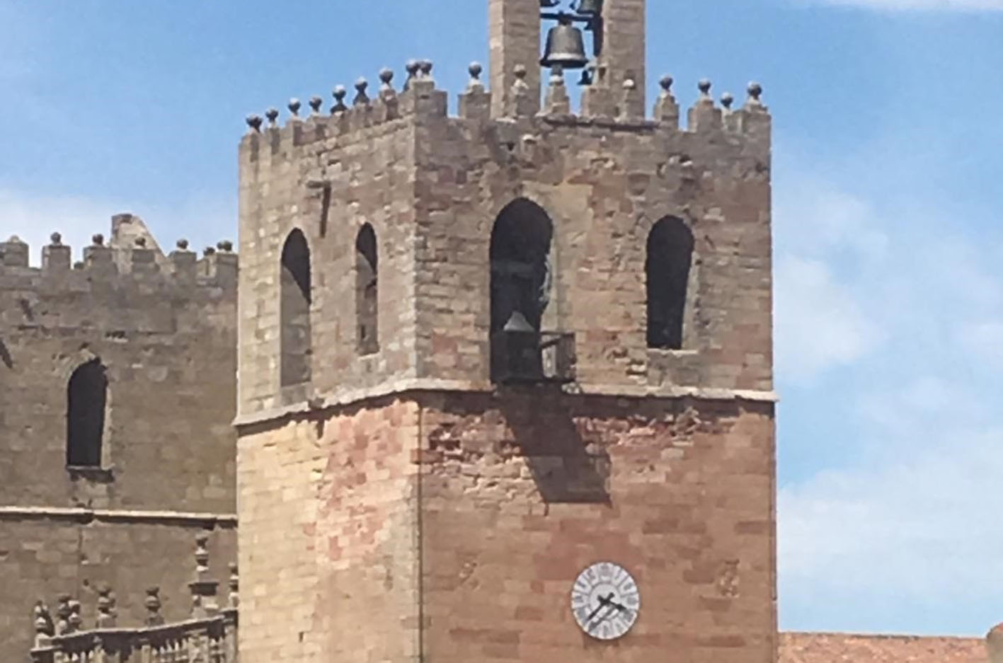 Los cuartos del reloj de la catedral de Sigüenza suenan diferente. Os contamos por qué.